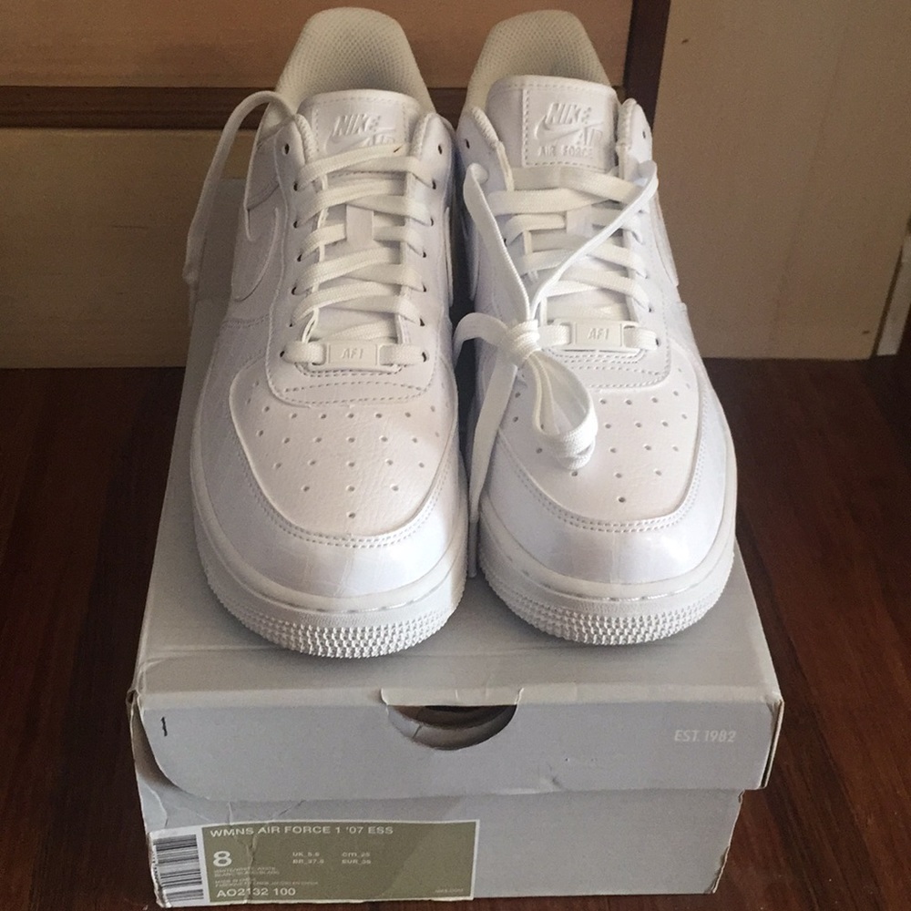 Nike Air Force 1 women’s size 8 shoes.